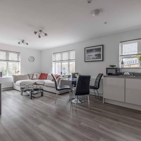 Stylish Home @ Virginia Water Lake & Free Parking Englefield Green Екстериор снимка